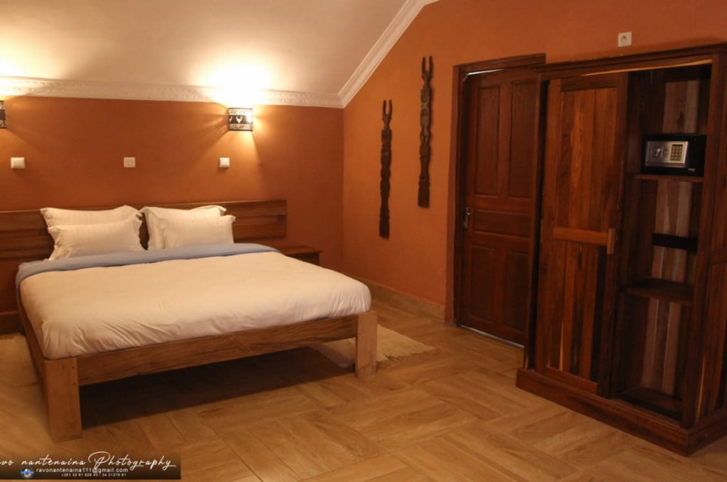 חדר טווין עם נוף לגינה