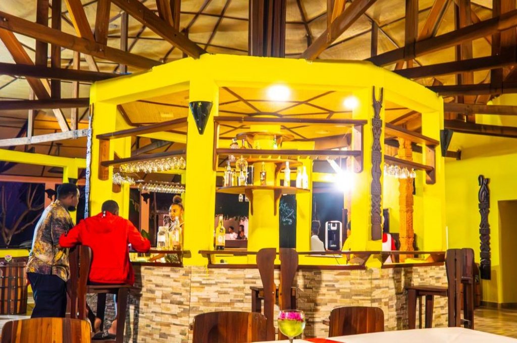 EDEN DE LA TSIRIBIHINA