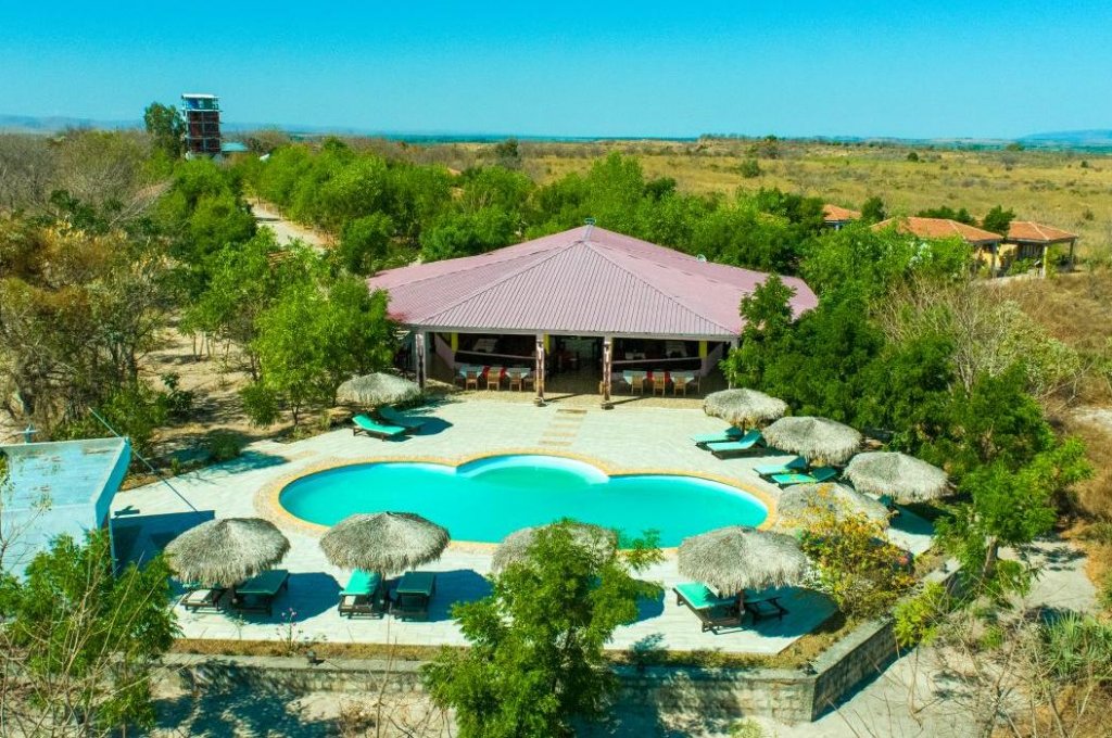 EDEN DE LA TSIRIBIHINA