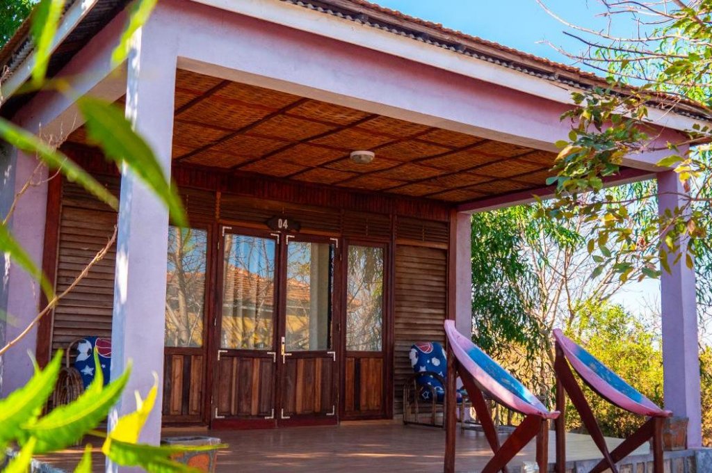 EDEN DE LA TSIRIBIHINA