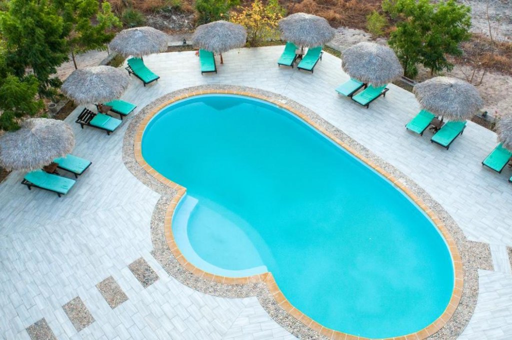 EDEN DE LA TSIRIBIHINA