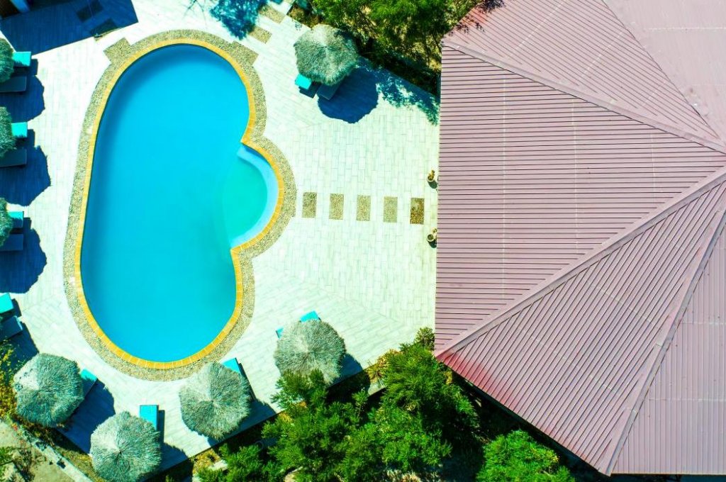 EDEN DE LA TSIRIBIHINA