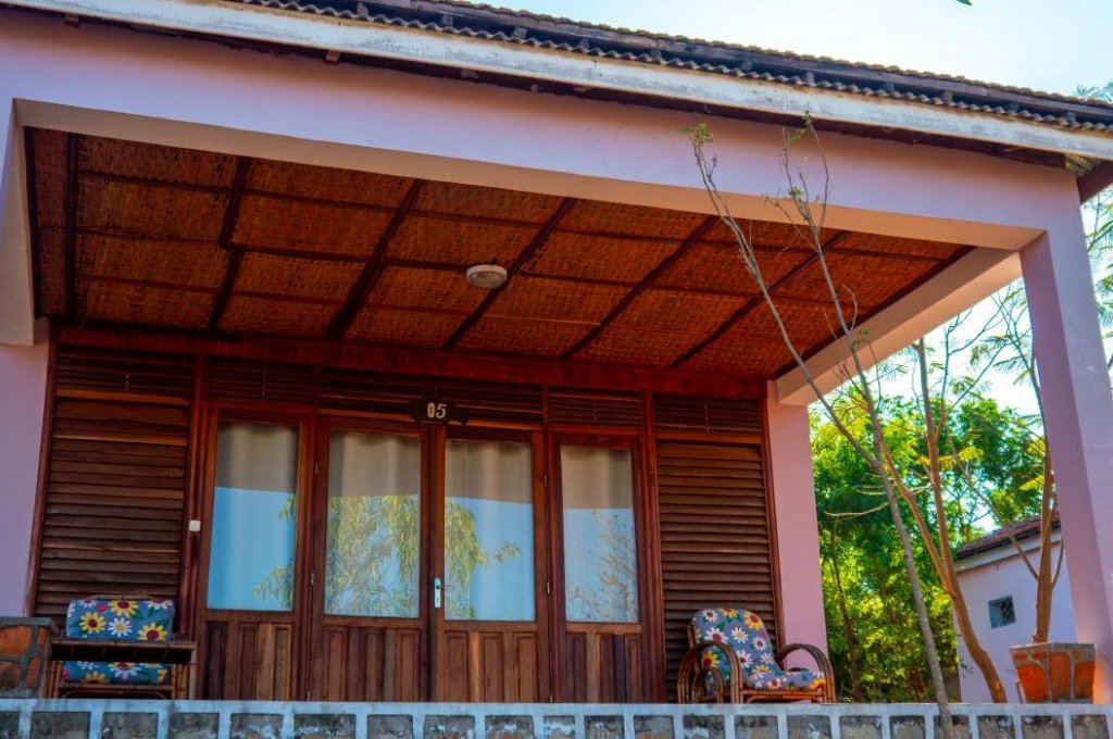 EDEN DE LA TSIRIBIHINA