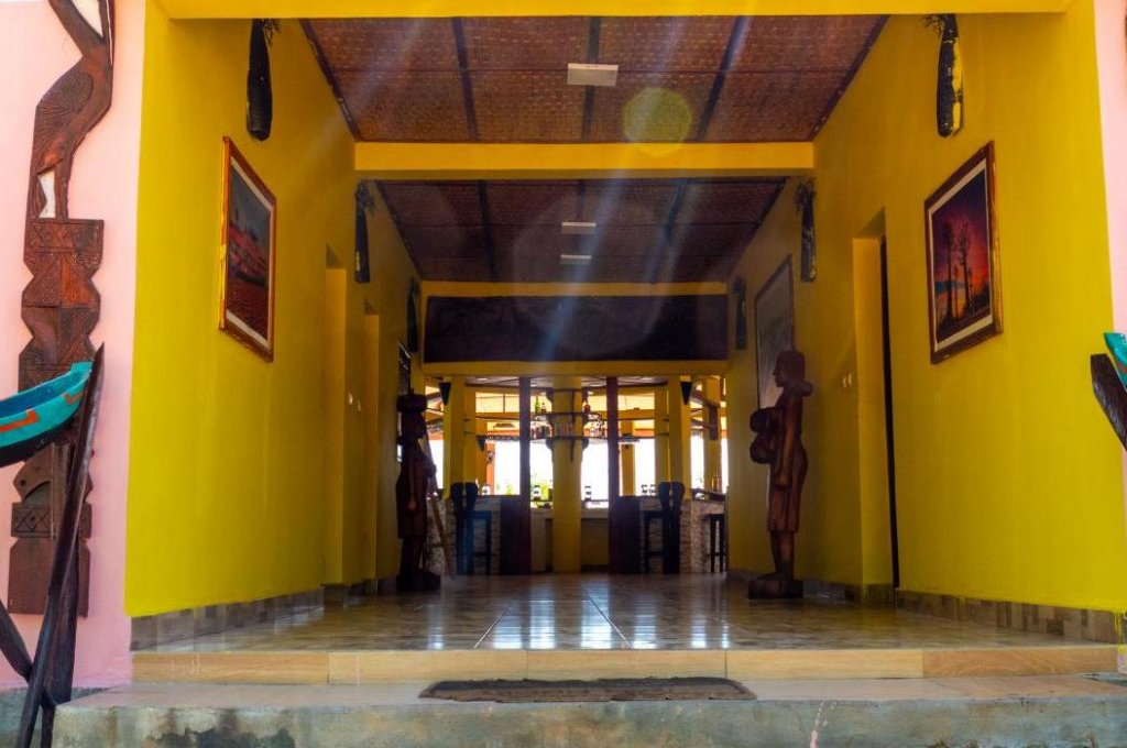 EDEN DE LA TSIRIBIHINA