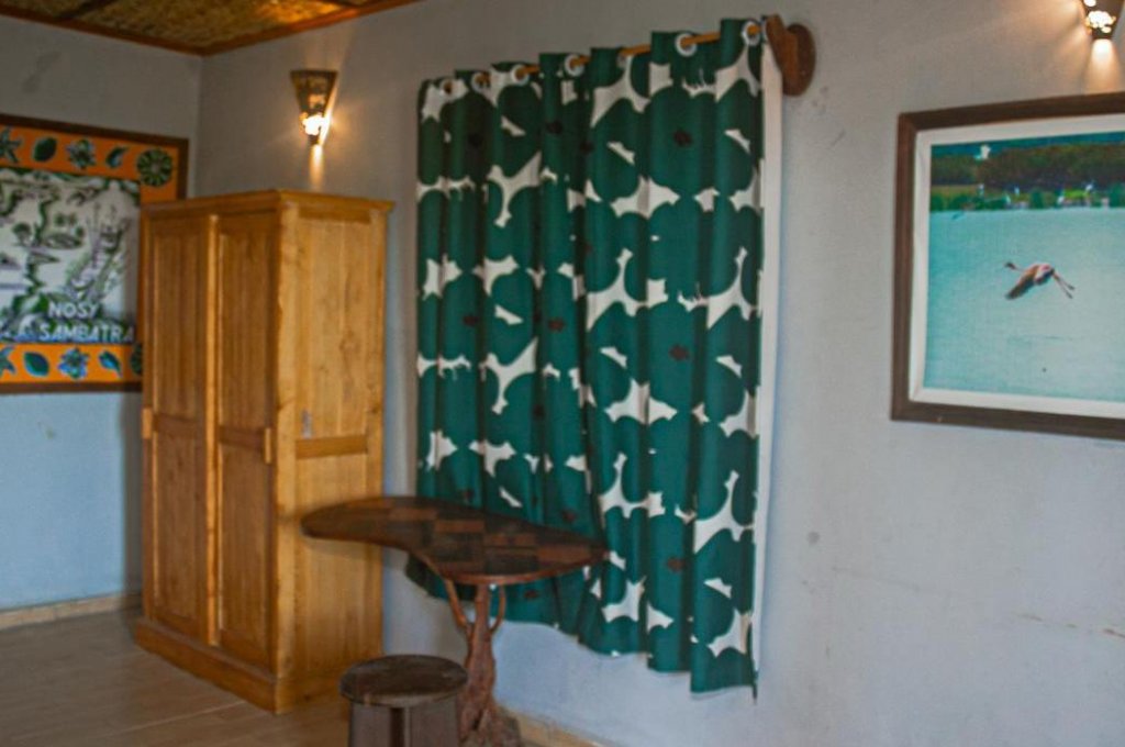 EDEN DE LA TSIRIBIHINA