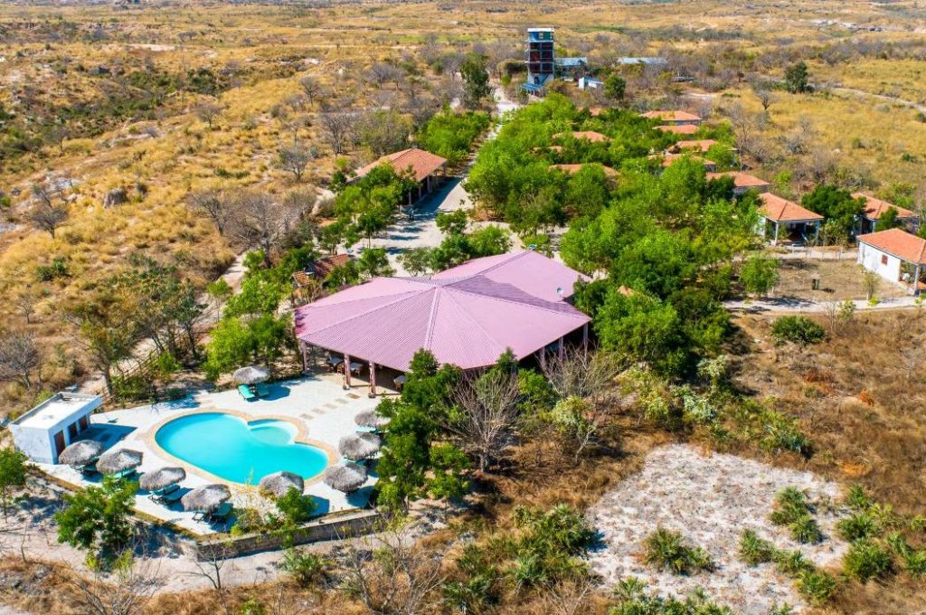 EDEN DE LA TSIRIBIHINA