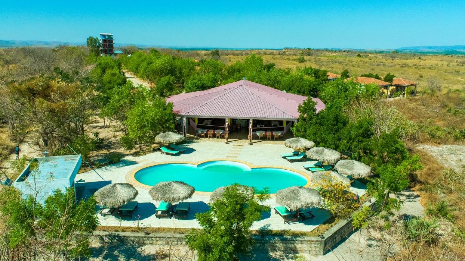 EDEN DE LA TSIRIBIHINA