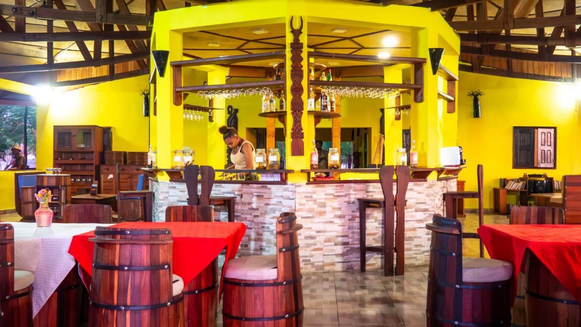 EDEN DE LA TSIRIBIHINA