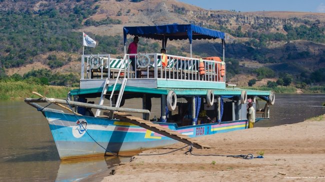 edendelatsiribihina_chaland