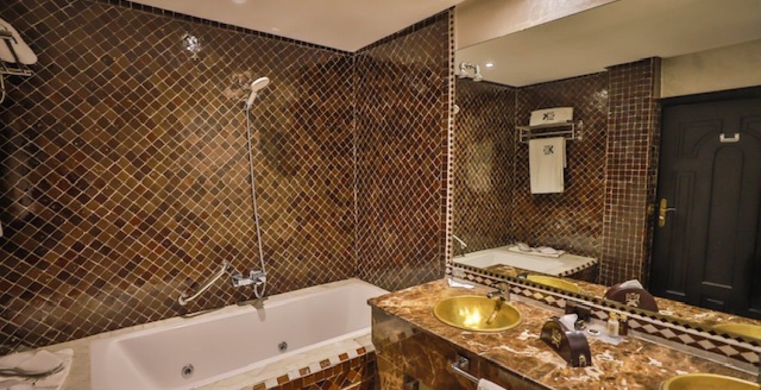 Ambassador Suite with Hot Tub - 11