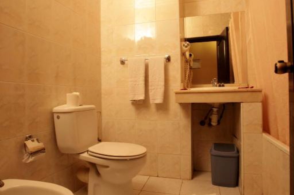 Doppel-/Zweibettzimmer mit Stadtblick