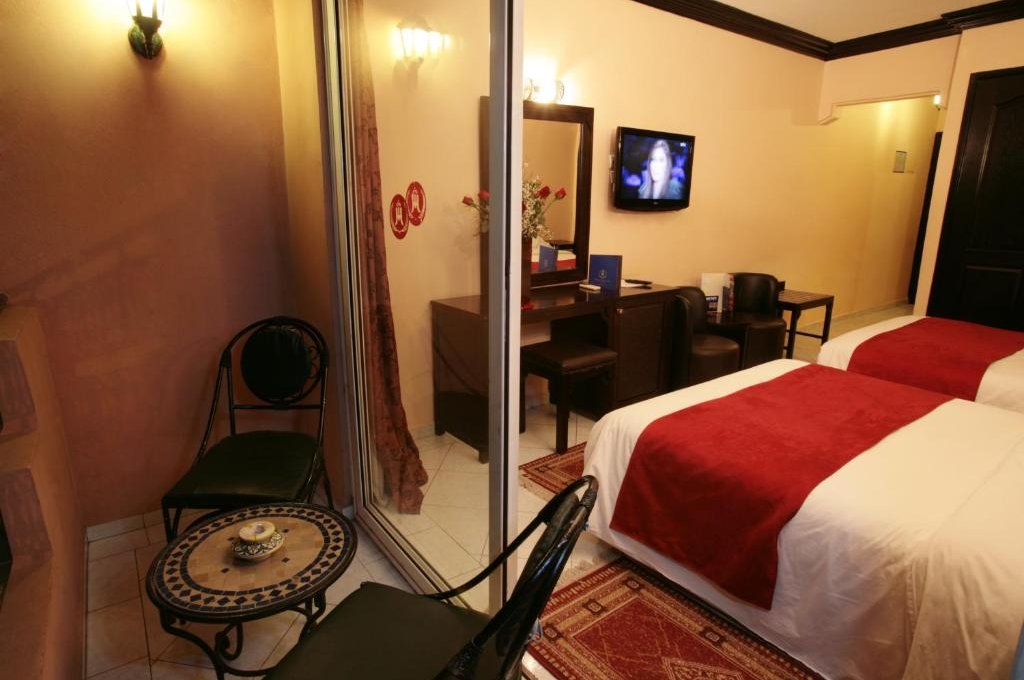 Doppel-/Zweibettzimmer mit Stadtblick