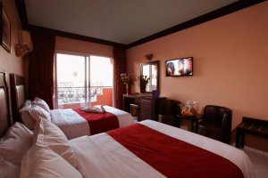 Doppel-/Zweibettzimmer mit Stadtblick