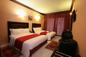 Familienzimmer mit Doppelbett