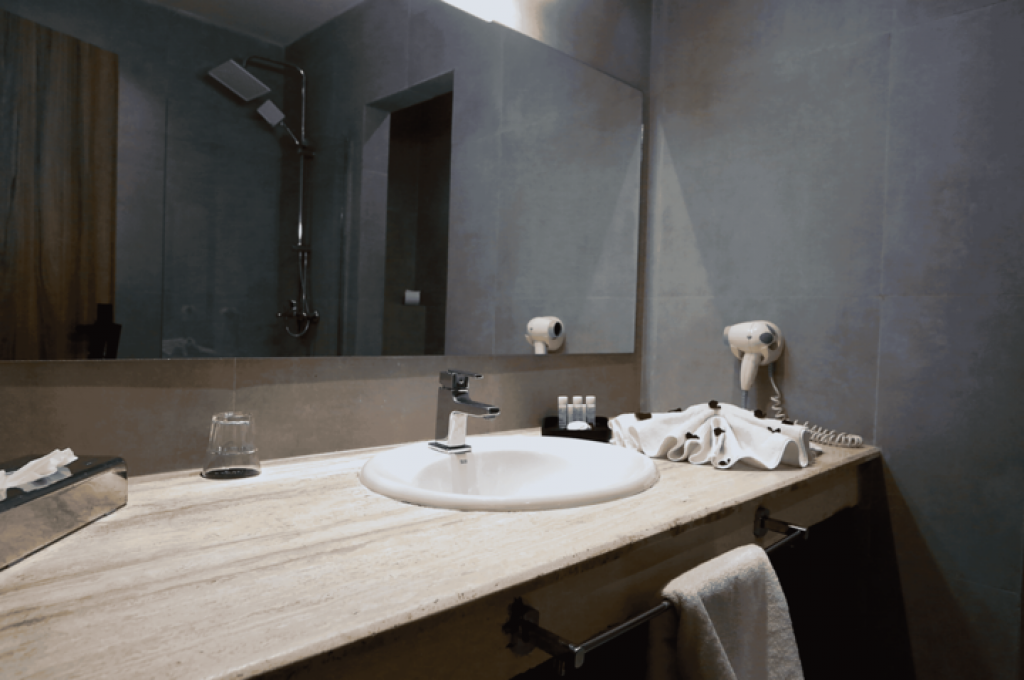 Chambre Familiale (2 adultes + 2 enfants ou 3 adultes)

