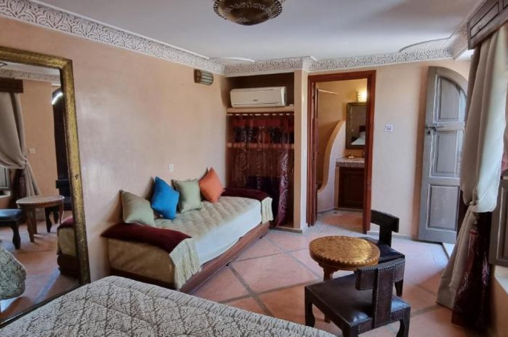 Джуниър суит