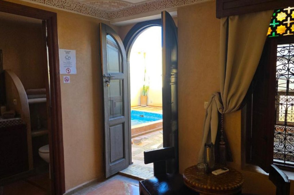 Джуниър суит