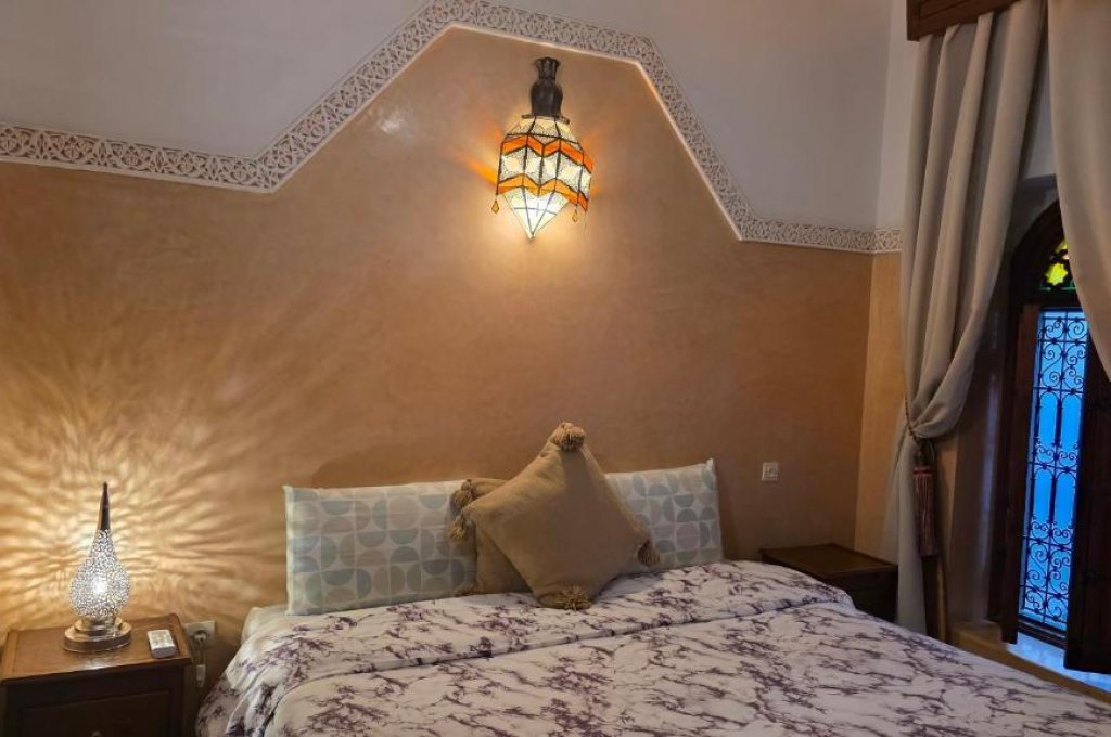 Двойна стая с 1 двойно легло или с 2 отделни легла с душ