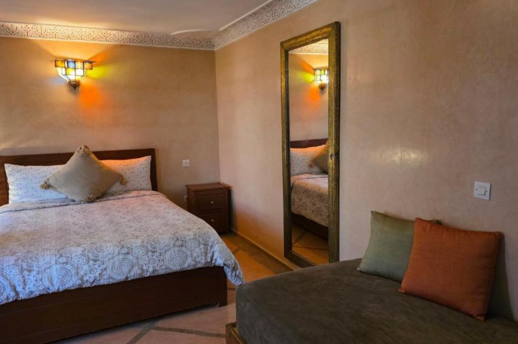 Джуниър суит