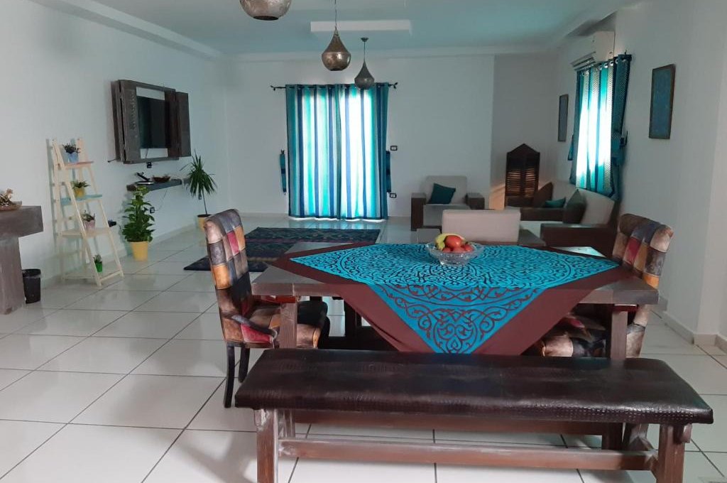 3ベッドルーム　アパートメント　バルコニー付