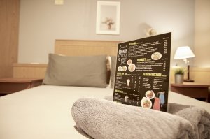 Niskobudžetna dvokrevetna soba s bračnim krevetom (bez prozora)