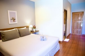 Dvokrevetna soba Superior s bračnim krevetom i pristupom bazenu