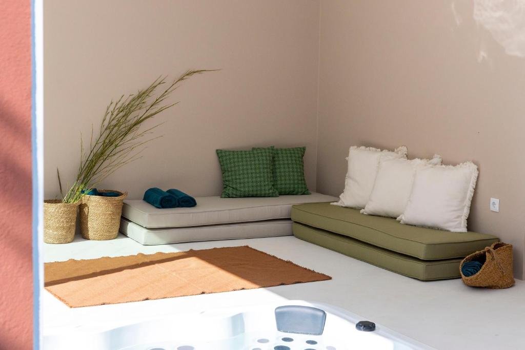 Casa dos Pinheiros 109 - Private Villa with pool & heated SPA