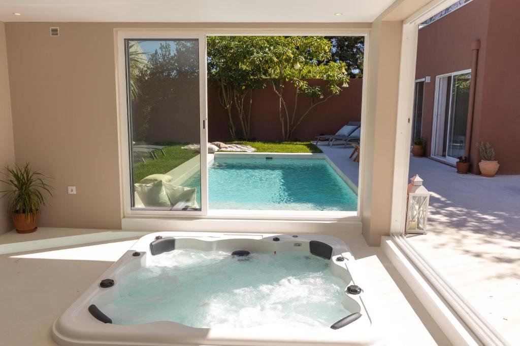 Casa dos Pinheiros 109 - Private Villa with pool & heated SPA