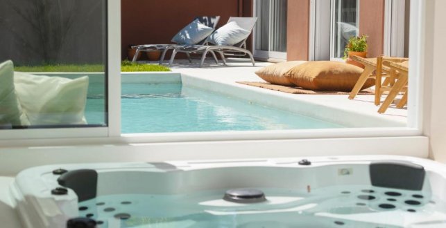 Casa dos Pinheiros 109 - Private Villa with pool & heated SPA