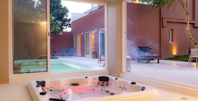 Casa dos Pinheiros 109 - Private Villa with pool & heated SPA