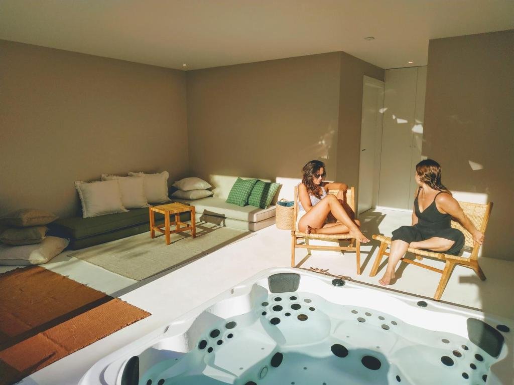 Casa dos Pinheiros 109 - Private Villa with pool & heated SPA