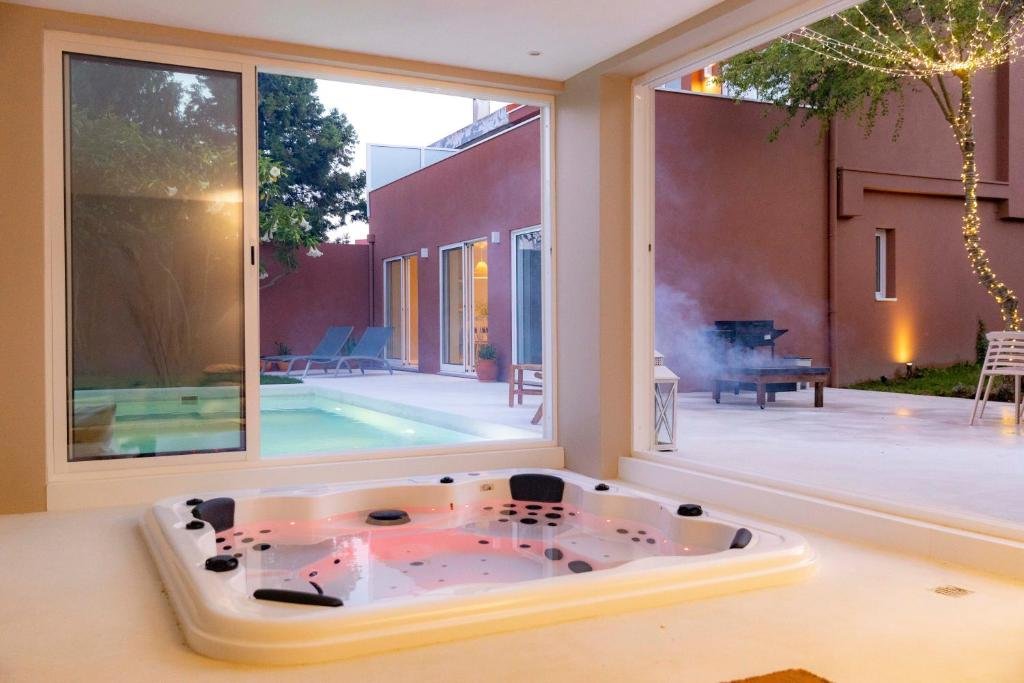 Casa dos Pinheiros 109 - Private Villa with pool & heated SPA