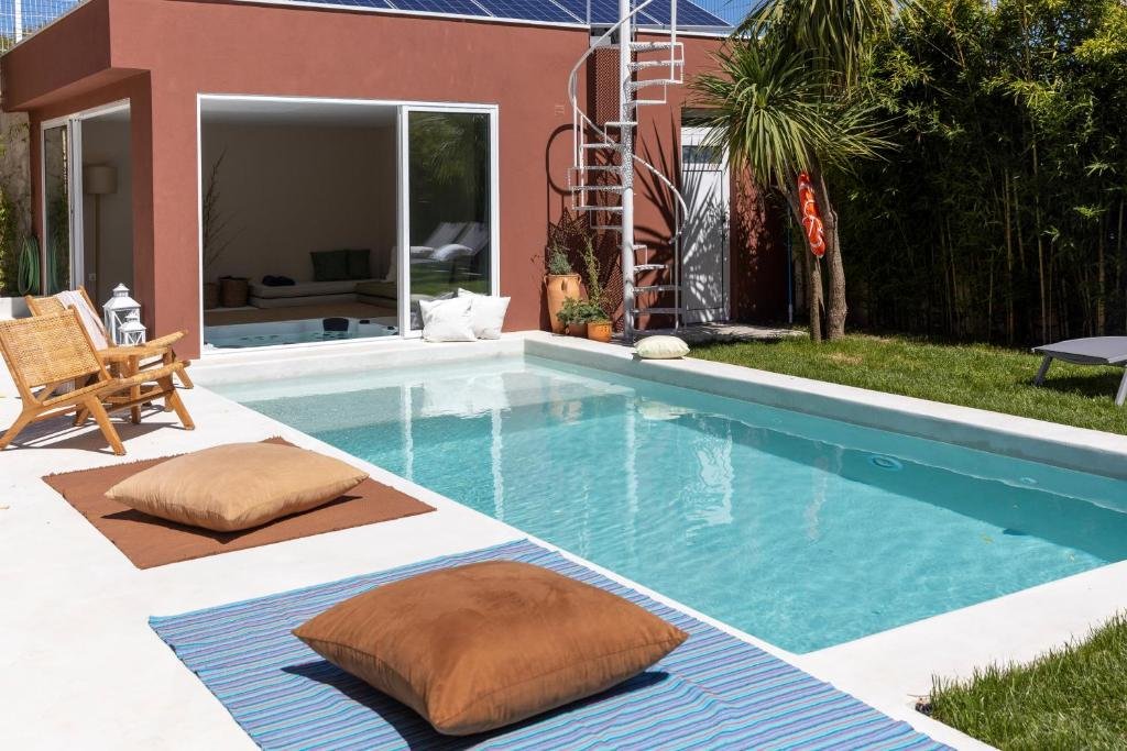 Casa dos Pinheiros 109 - Private Villa with pool & heated SPA