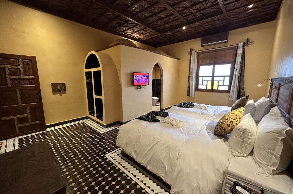 Dvoulůžkový pokoj s oddělenými postelemi a vlastní koupelnou