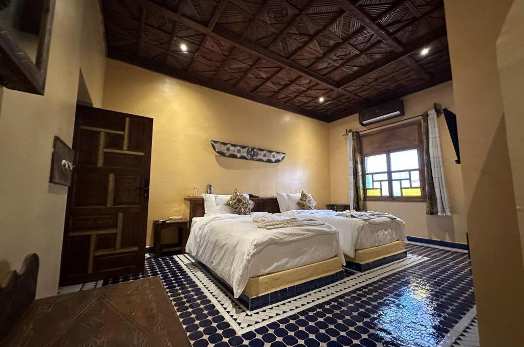 Dvoulůžkový pokoj s oddělenými postelemi a vlastní koupelnou