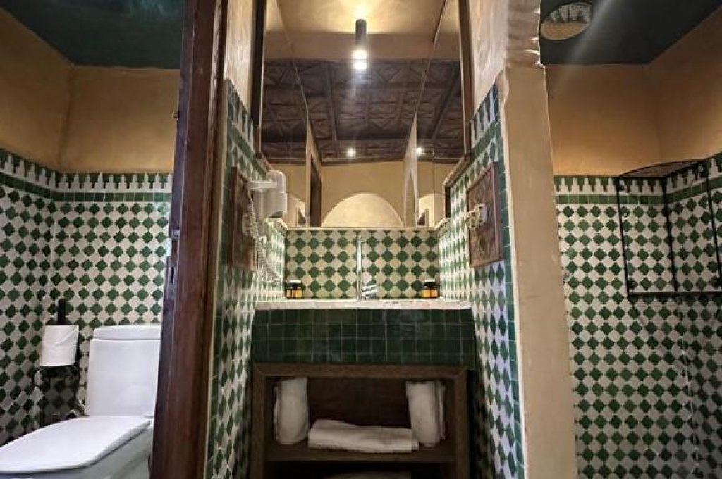 Dvoulůžkový pokoj s manželskou postelí a vlastní koupelnou