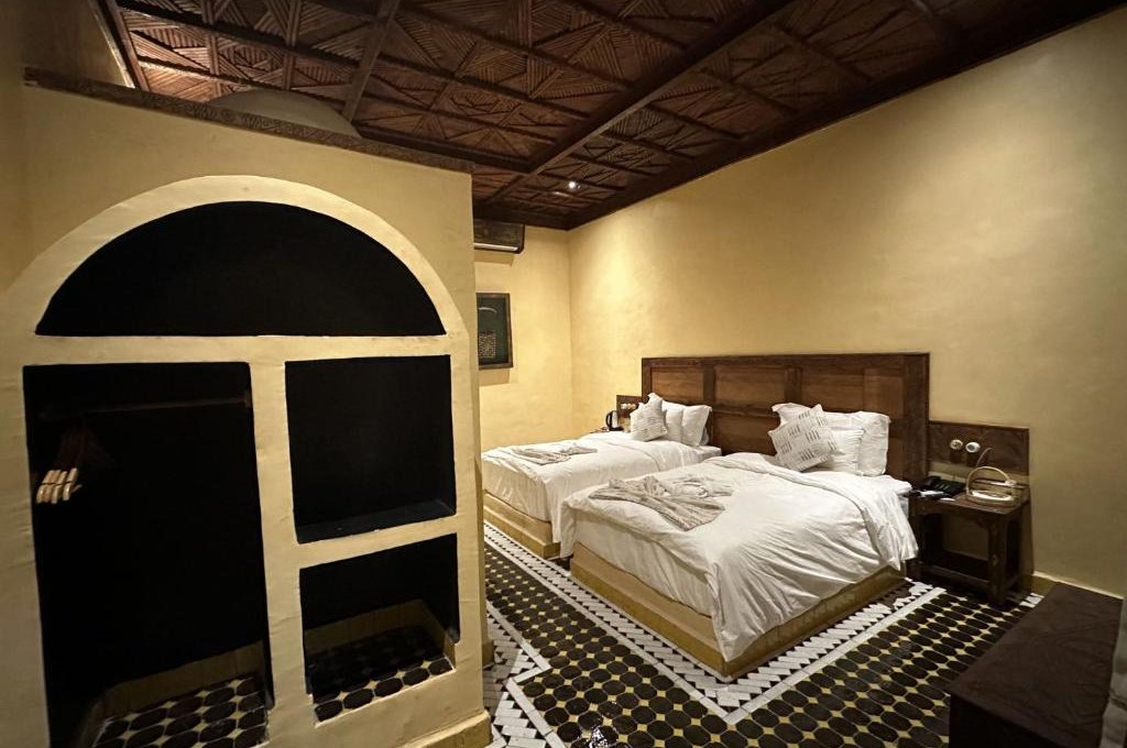 Dvoulůžkový pokoj s oddělenými postelemi a vlastní koupelnou