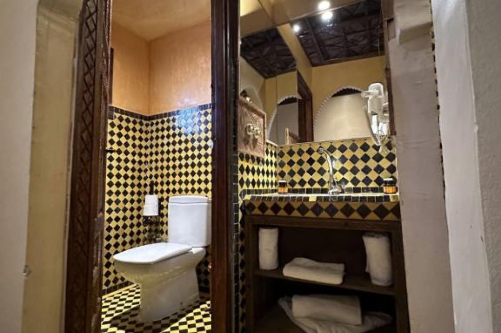 Dvoulůžkový pokoj s manželskou postelí a vlastní koupelnou