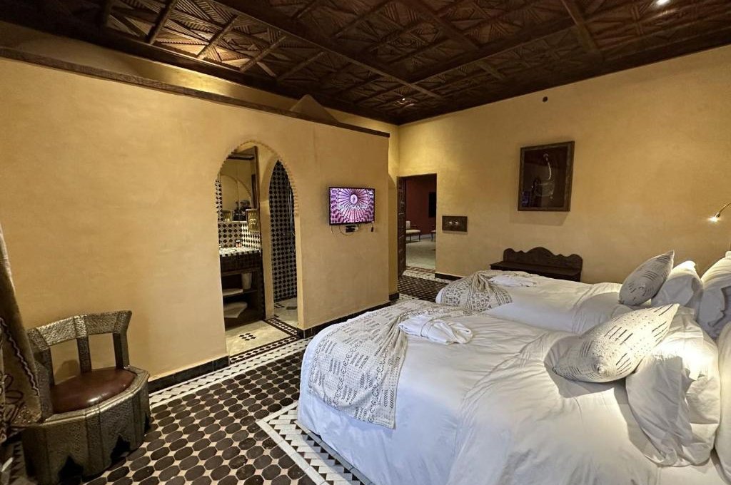 Dvoulůžkový pokoj s oddělenými postelemi a vlastní koupelnou