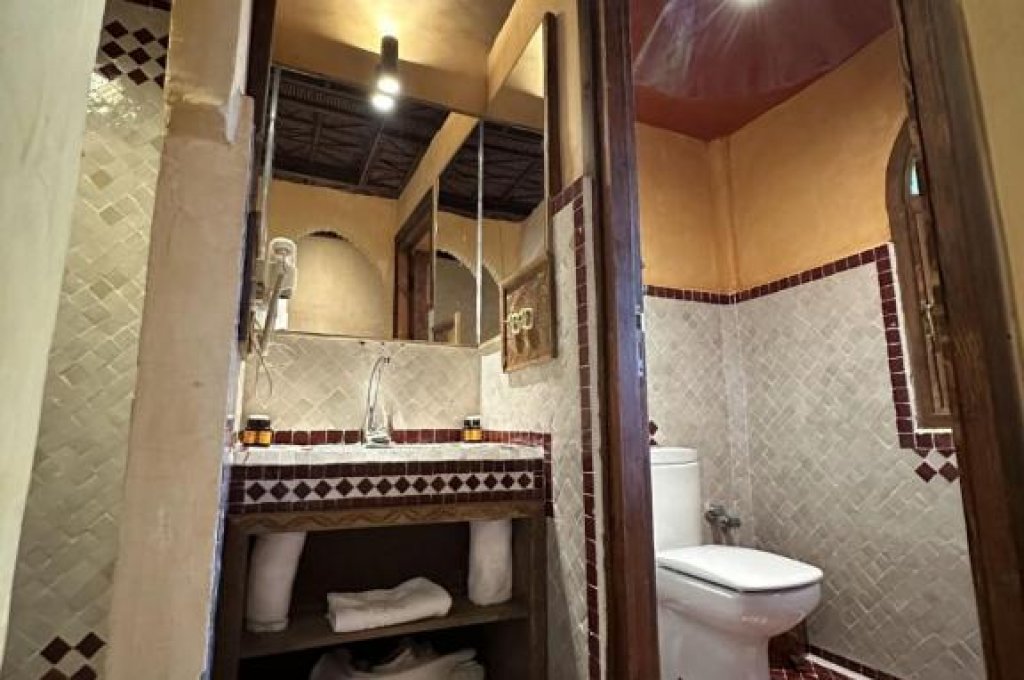 Dvoulůžkový pokoj s oddělenými postelemi a vlastní koupelnou