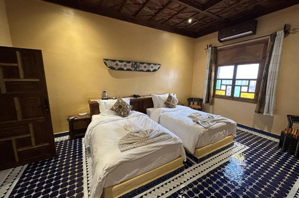 Dvoulůžkový pokoj s oddělenými postelemi a vlastní koupelnou