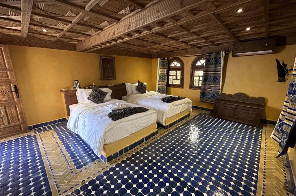 Dvoulůžkový pokoj s oddělenými postelemi a vlastní koupelnou