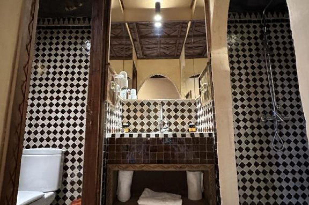 Dvoulůžkový pokoj s oddělenými postelemi a vlastní koupelnou