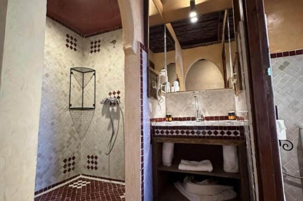 Dvoulůžkový pokoj s oddělenými postelemi a vlastní koupelnou