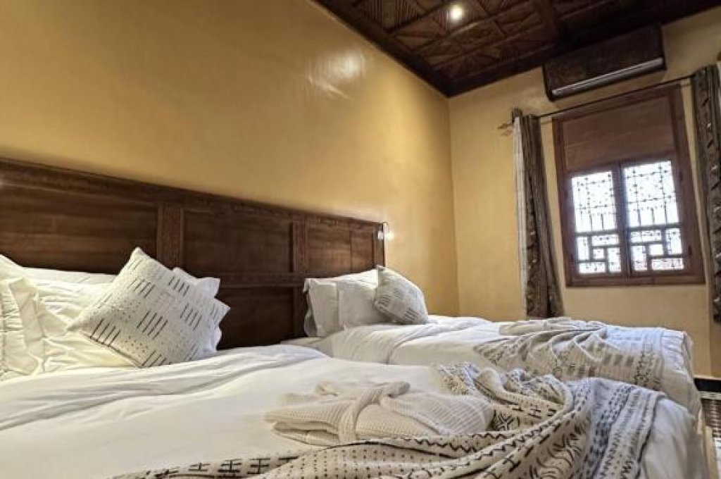 Dvoulůžkový pokoj s oddělenými postelemi a vlastní koupelnou