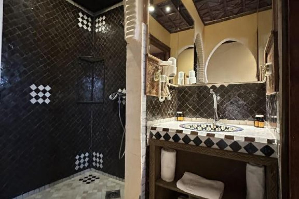 Dvoulůžkový pokoj s oddělenými postelemi a vlastní koupelnou