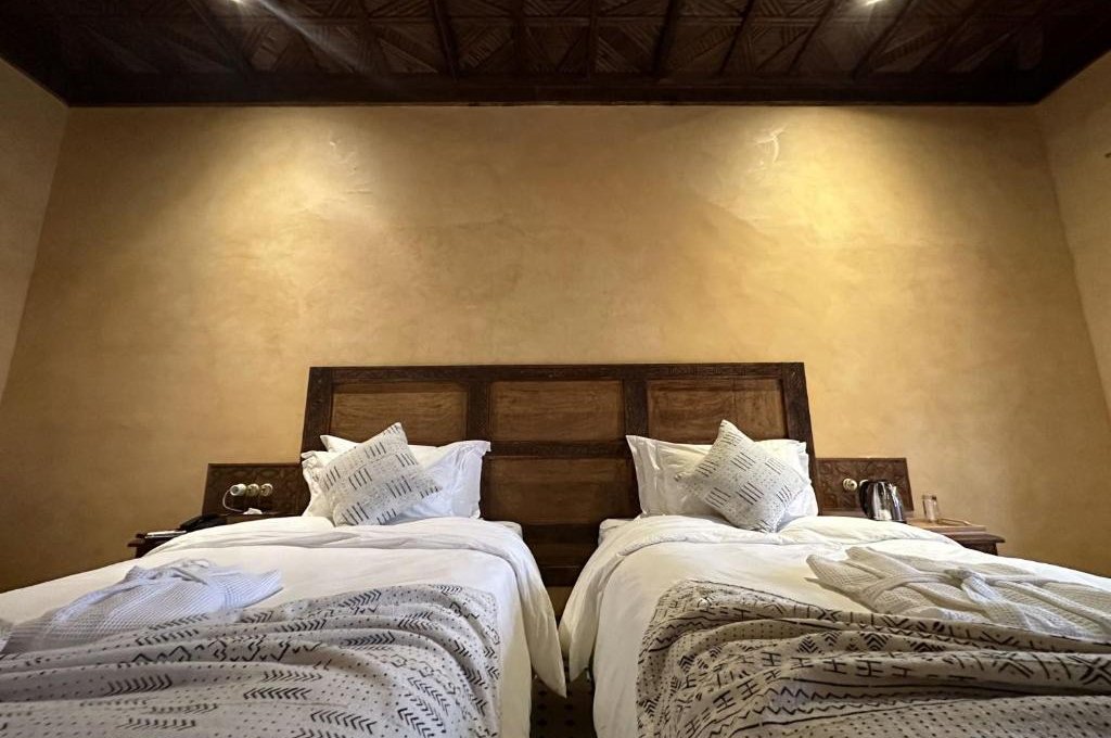 Dvoulůžkový pokoj s oddělenými postelemi a vlastní koupelnou