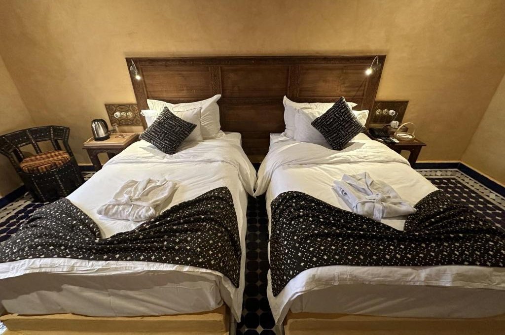 Dvoulůžkový pokoj s oddělenými postelemi a vlastní koupelnou