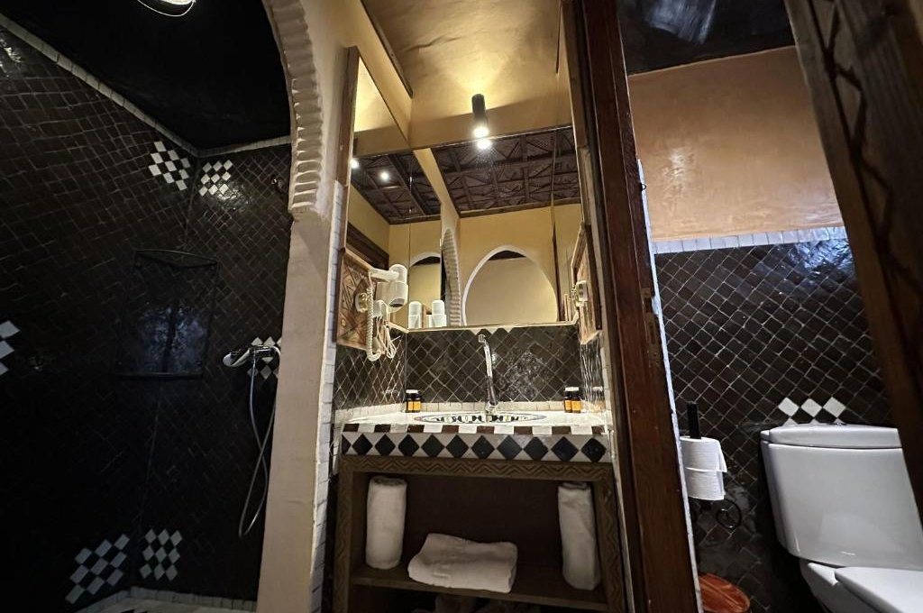 Dvoulůžkový pokoj s oddělenými postelemi a vlastní koupelnou