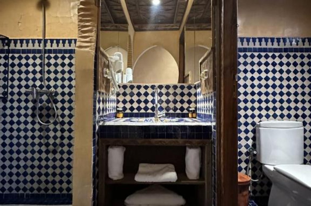 Dvoulůžkový pokoj s manželskou postelí a vlastní koupelnou